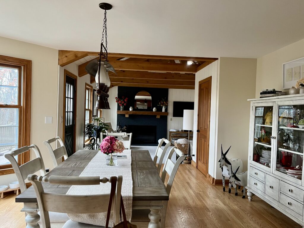 Freshly painted dining room and living room walls by Craine Painting in Lake Geneva, Wisconsin